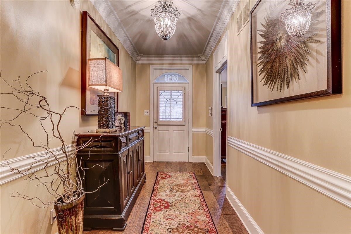 6648 Rue Beaumonde Drive Memphis, TN 38120 - Photo 3 of 20 a view of a hallway to a house