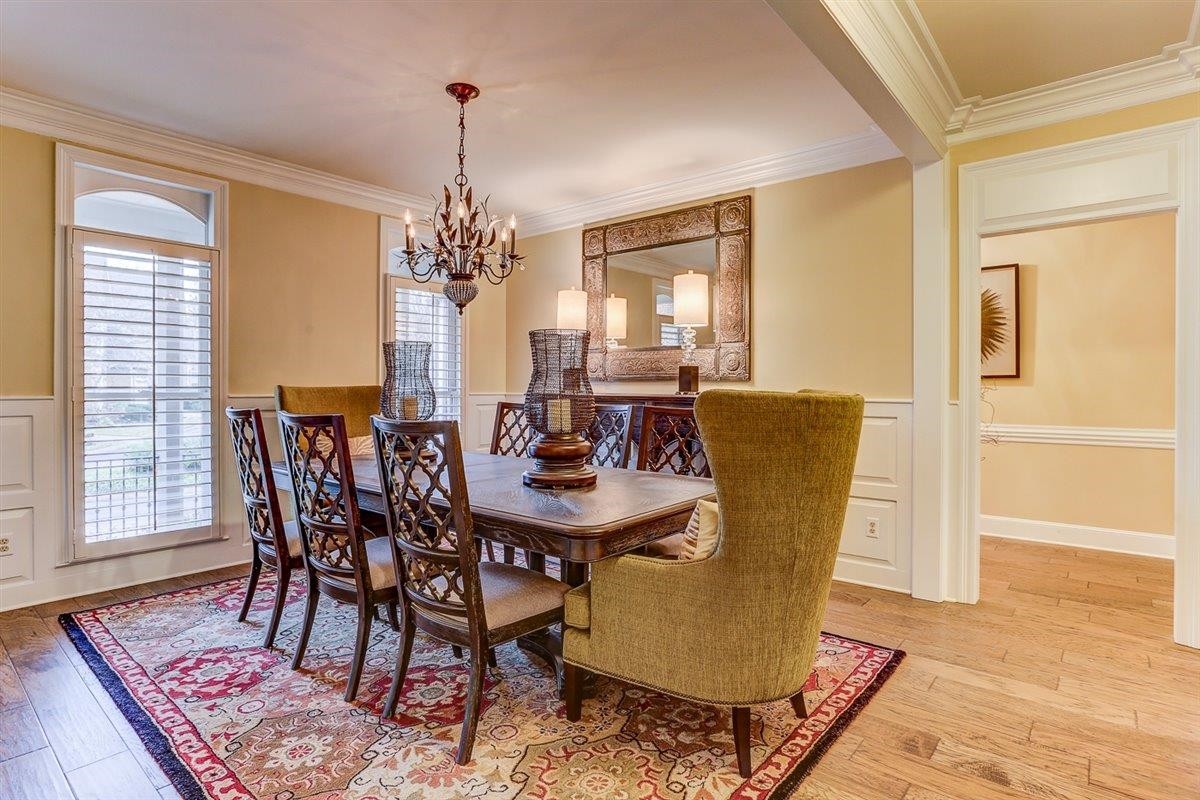 6648 Rue Beaumonde Drive Memphis, TN 38120 - Photo 6 of 20 a dining room with furniture a chandelier and wooden floor