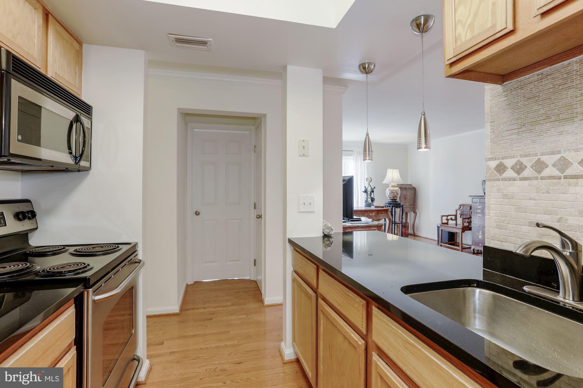 14807 Rydell Road, Unit 102 Centreville, VA 20121 - Photo 13 of 31 Gallery Image 13
