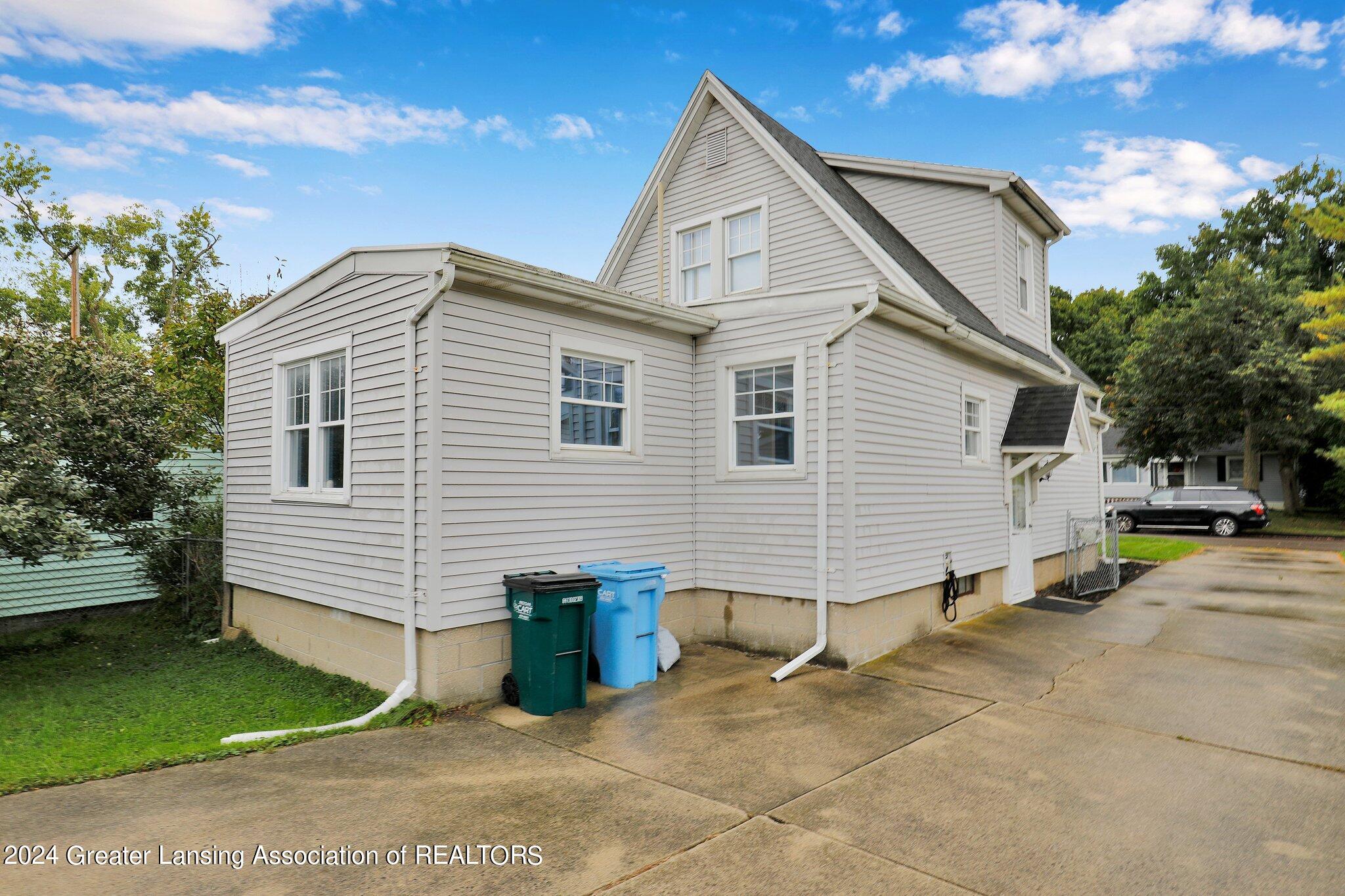 221 East Rouse Street Lansing, MI 48910 - Photo 24 of 27 25-web-or-mls-Open Ended Media-25