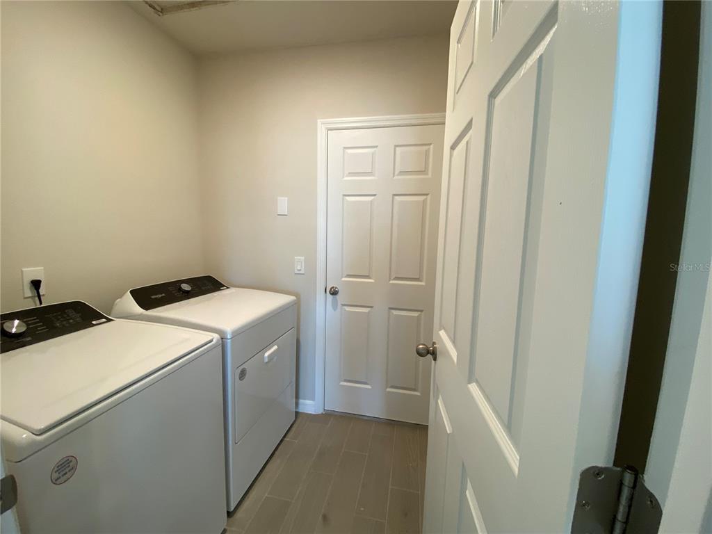 902 Rivers Crossing Street Clermont, FL 34714 - Photo 9 of 26 a utility room with dryer and washer