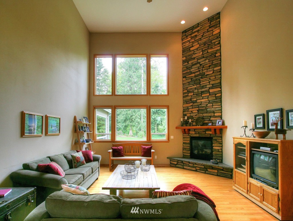 6058 East Hemmi Road Bellingham, WA 98226 - Photo 2 of 23 Gallery Image 2