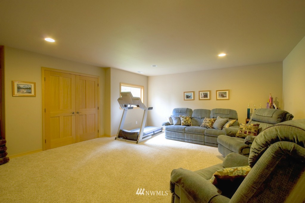 6058 East Hemmi Road Bellingham, WA 98226 - Photo 13 of 23 Gallery Image 13