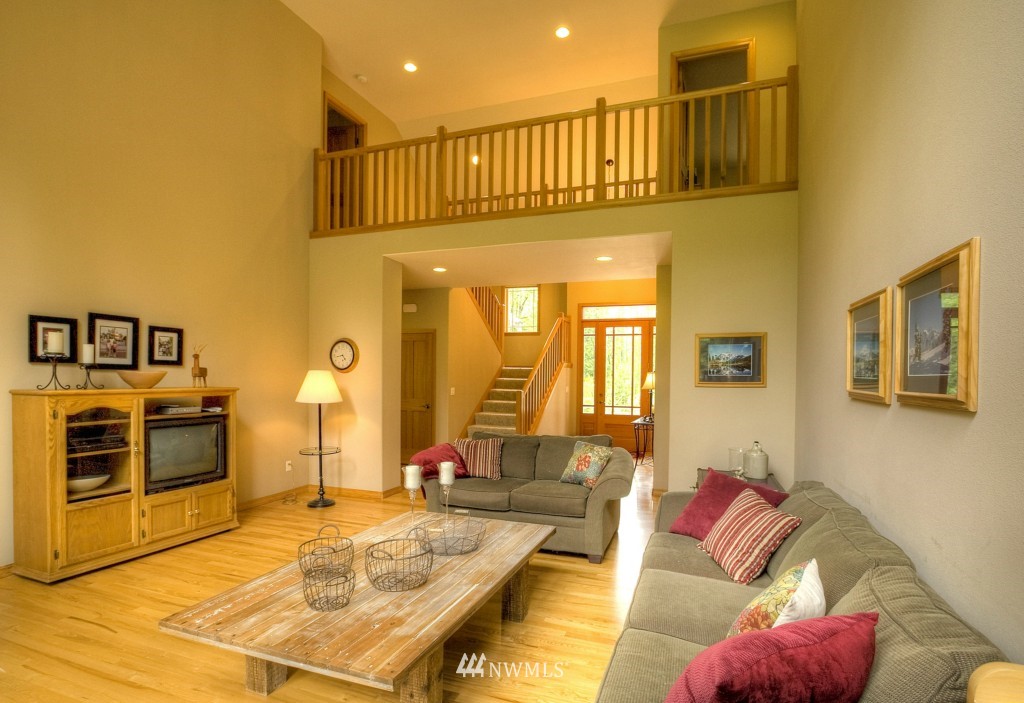 6058 East Hemmi Road Bellingham, WA 98226 - Photo 4 of 23 Gallery Image 4