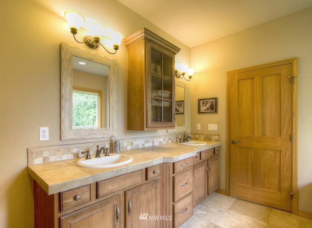 6058 East Hemmi Road Bellingham, WA 98226 - Photo 9 of 23 Gallery Image 9