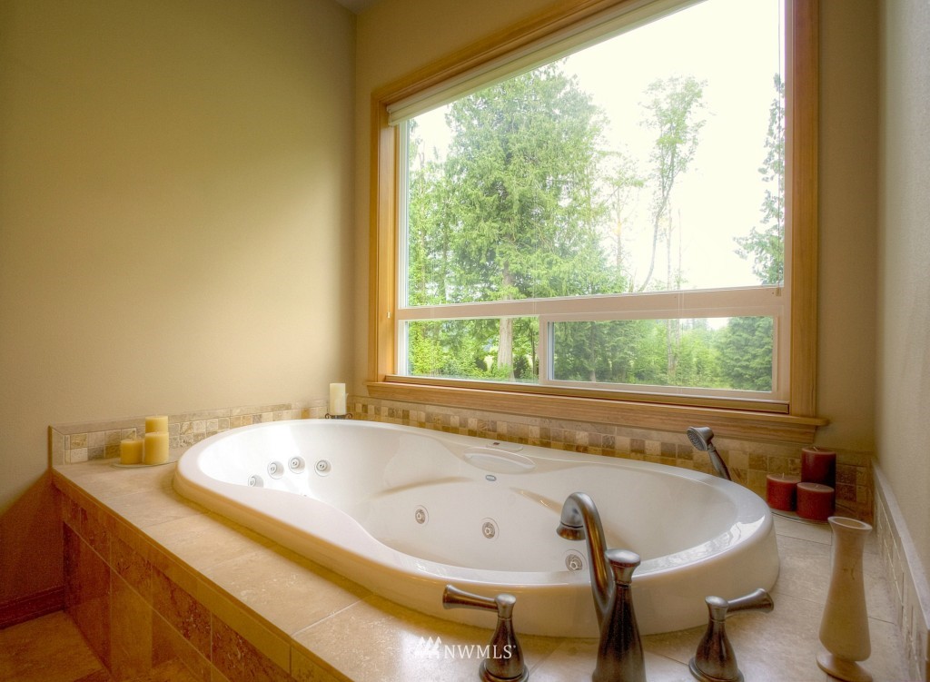 6058 East Hemmi Road Bellingham, WA 98226 - Photo 10 of 23 Gallery Image 10