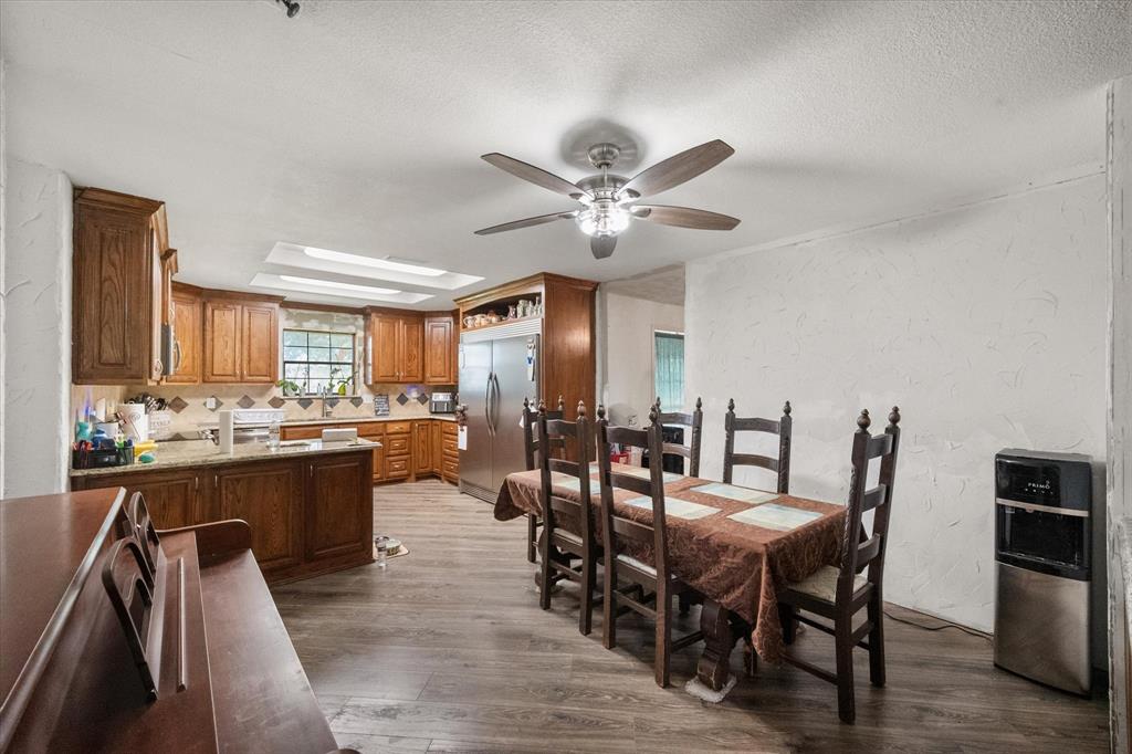 3748 Old Fort Worth Road Midlothian, TX 76065 - Photo 26 of 40 Huge kitchen with full size dining area.