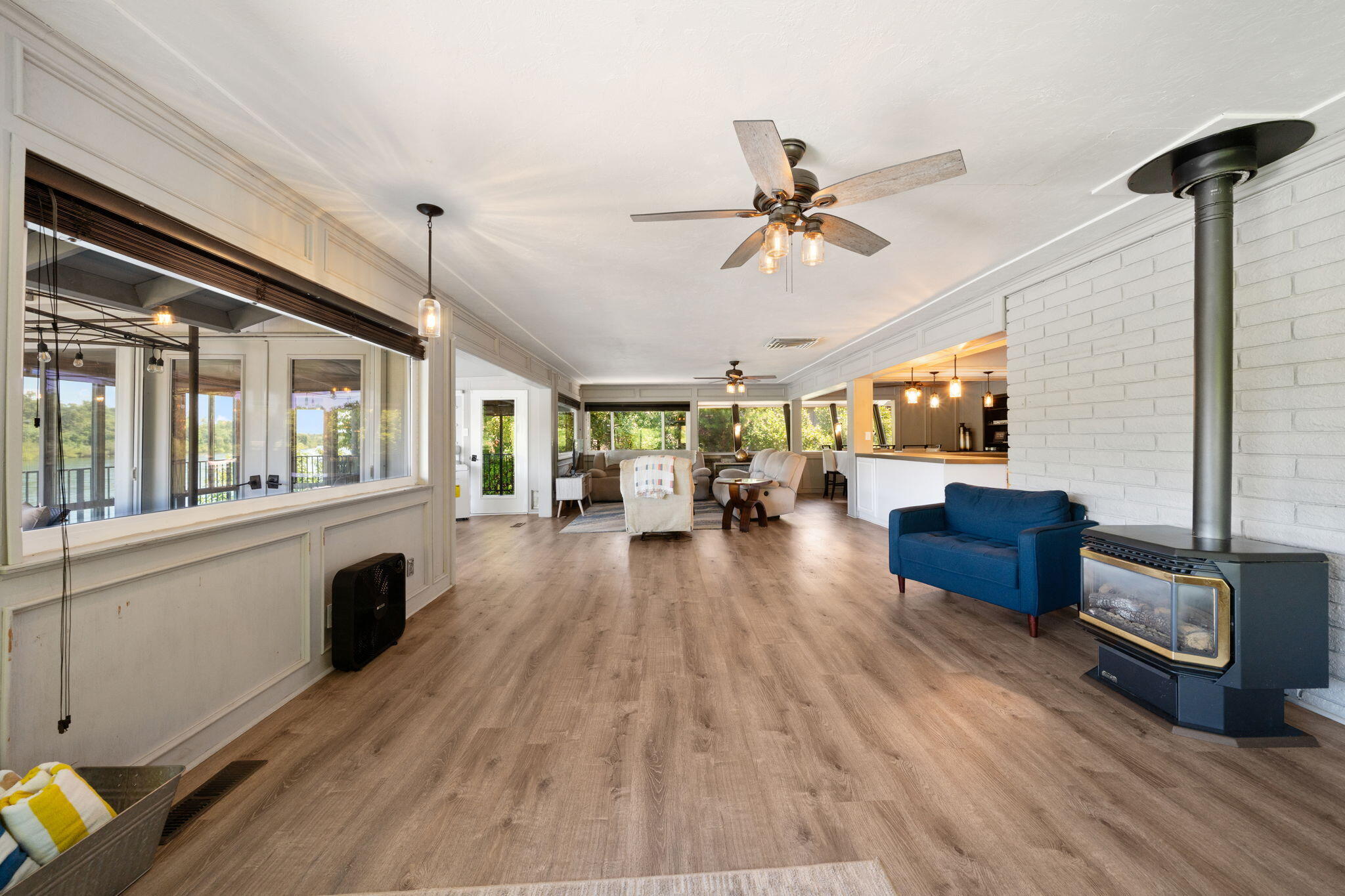 3317 Riverside Drive Anderson, CA 96007 - Photo 12 of 77 Living Room