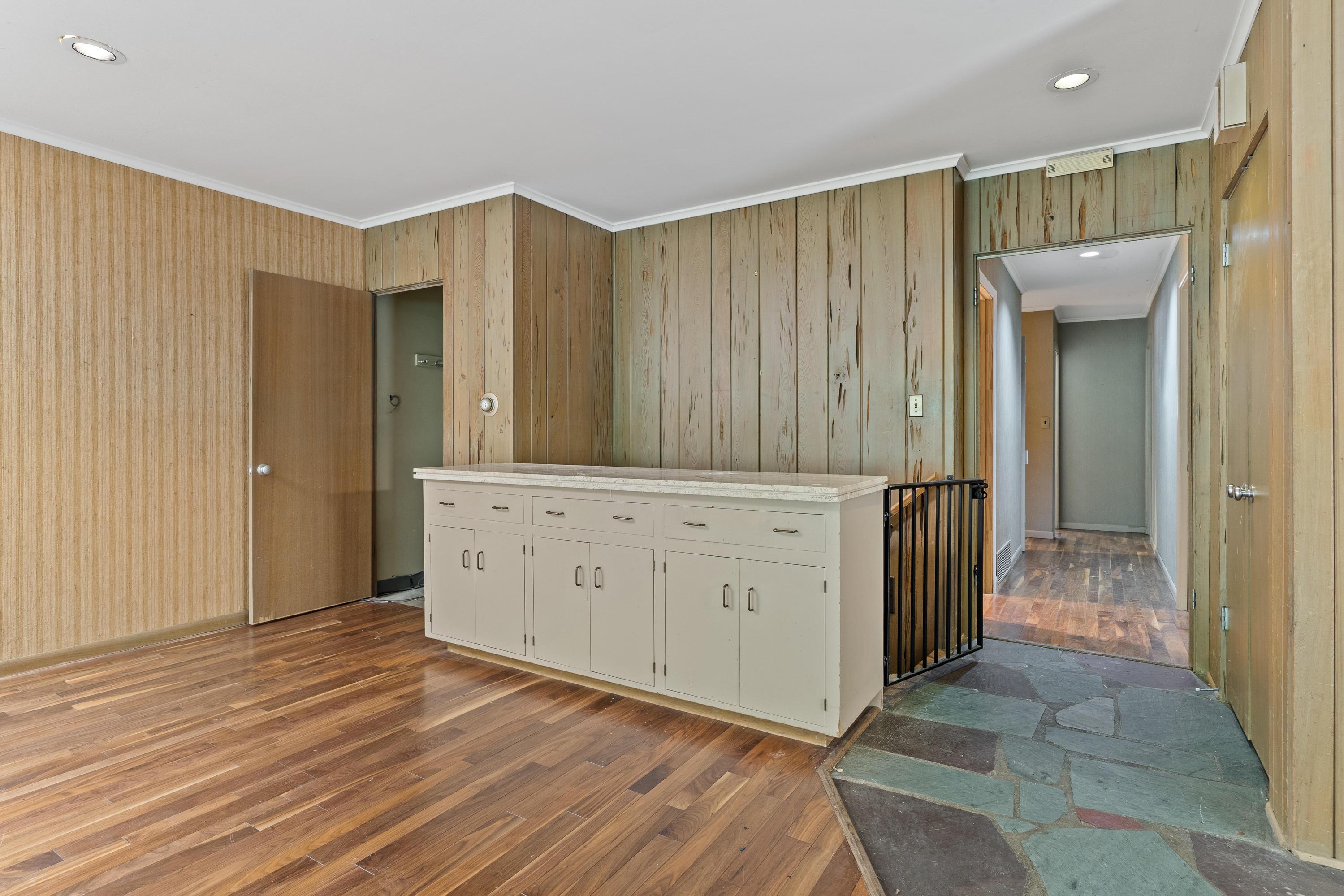 2857 Charing Road Columbus, OH 43221 - Photo 16 of 68