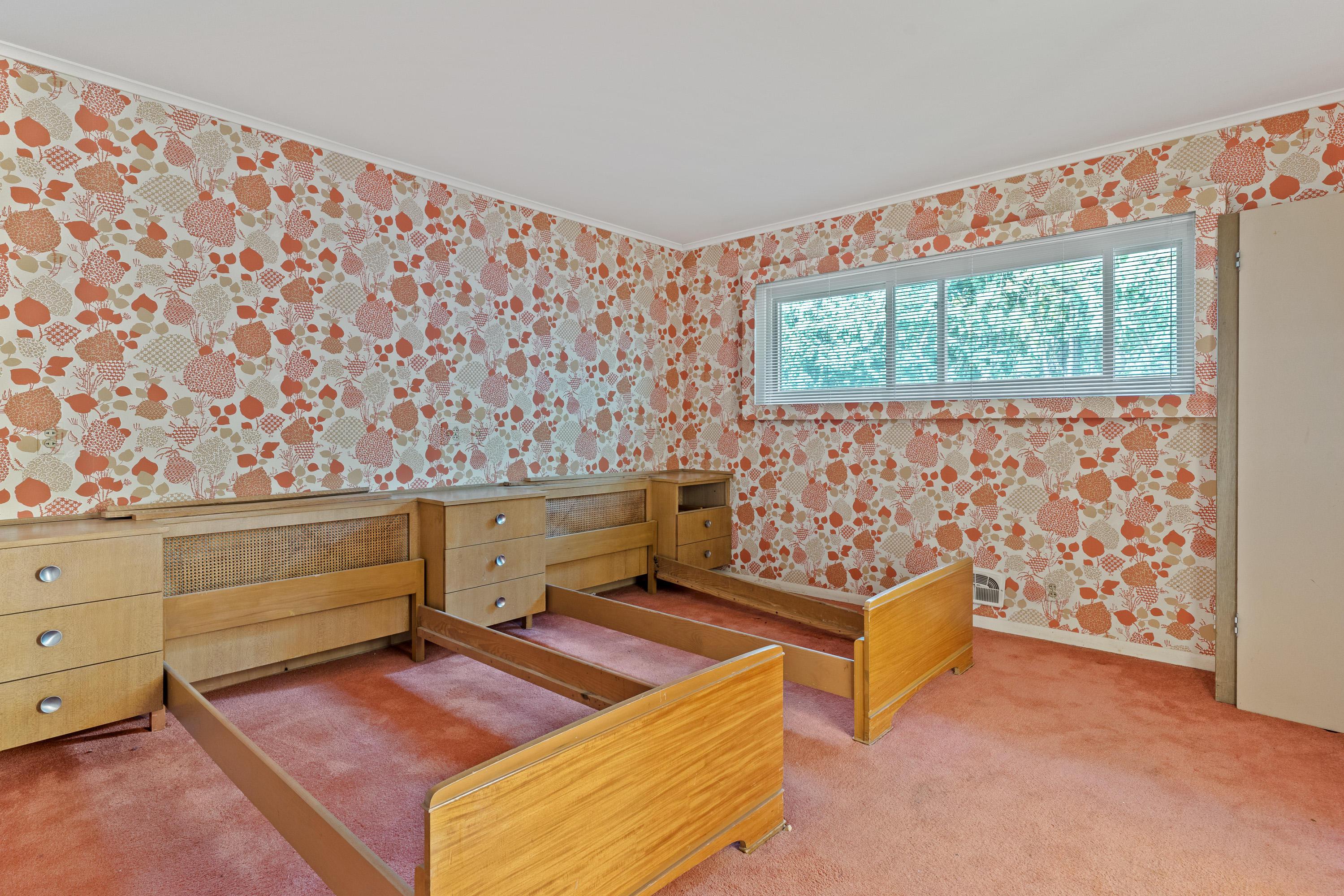 2857 Charing Road Columbus, OH 43221 - Photo 26 of 68