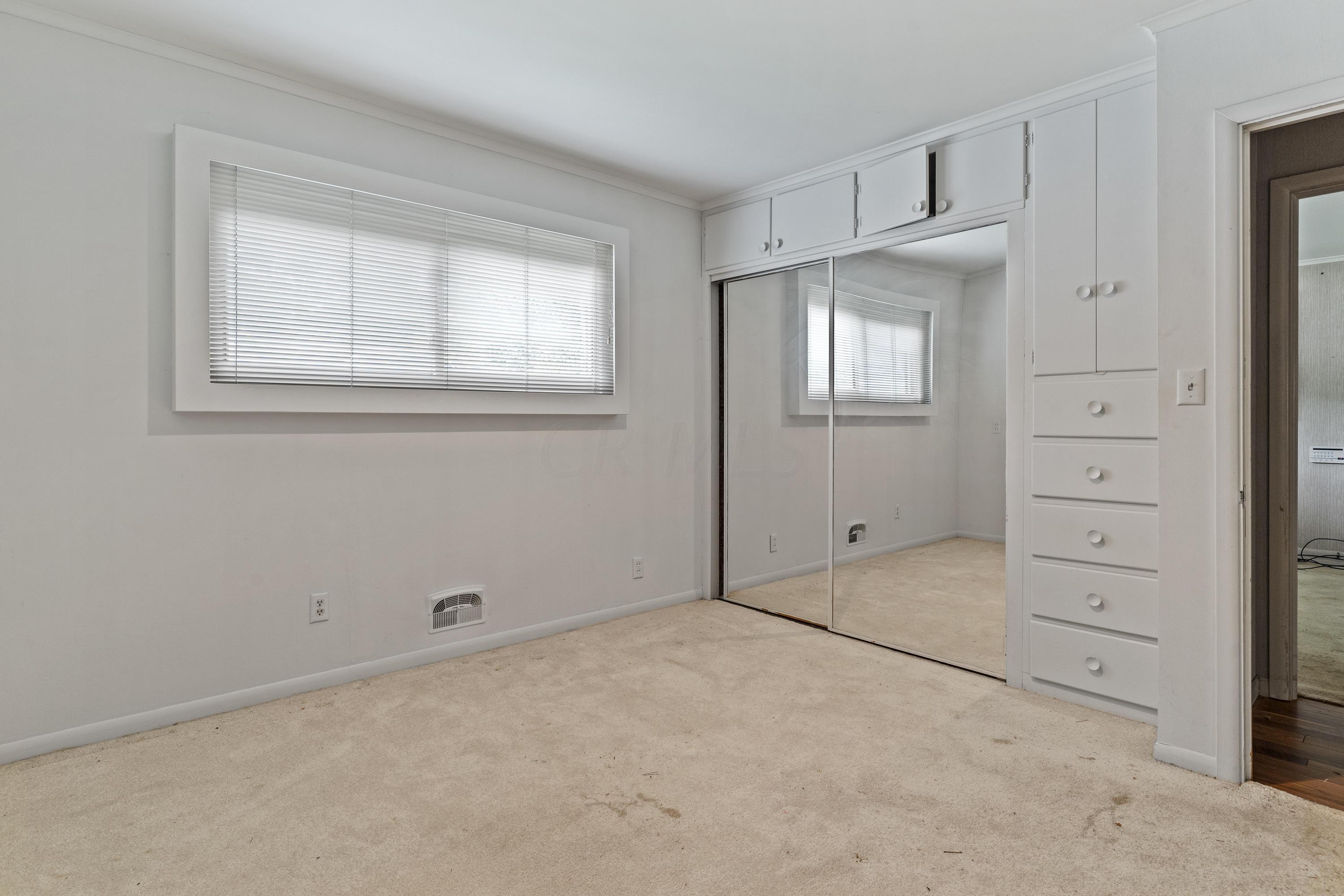 2857 Charing Road Columbus, OH 43221 - Photo 29 of 68