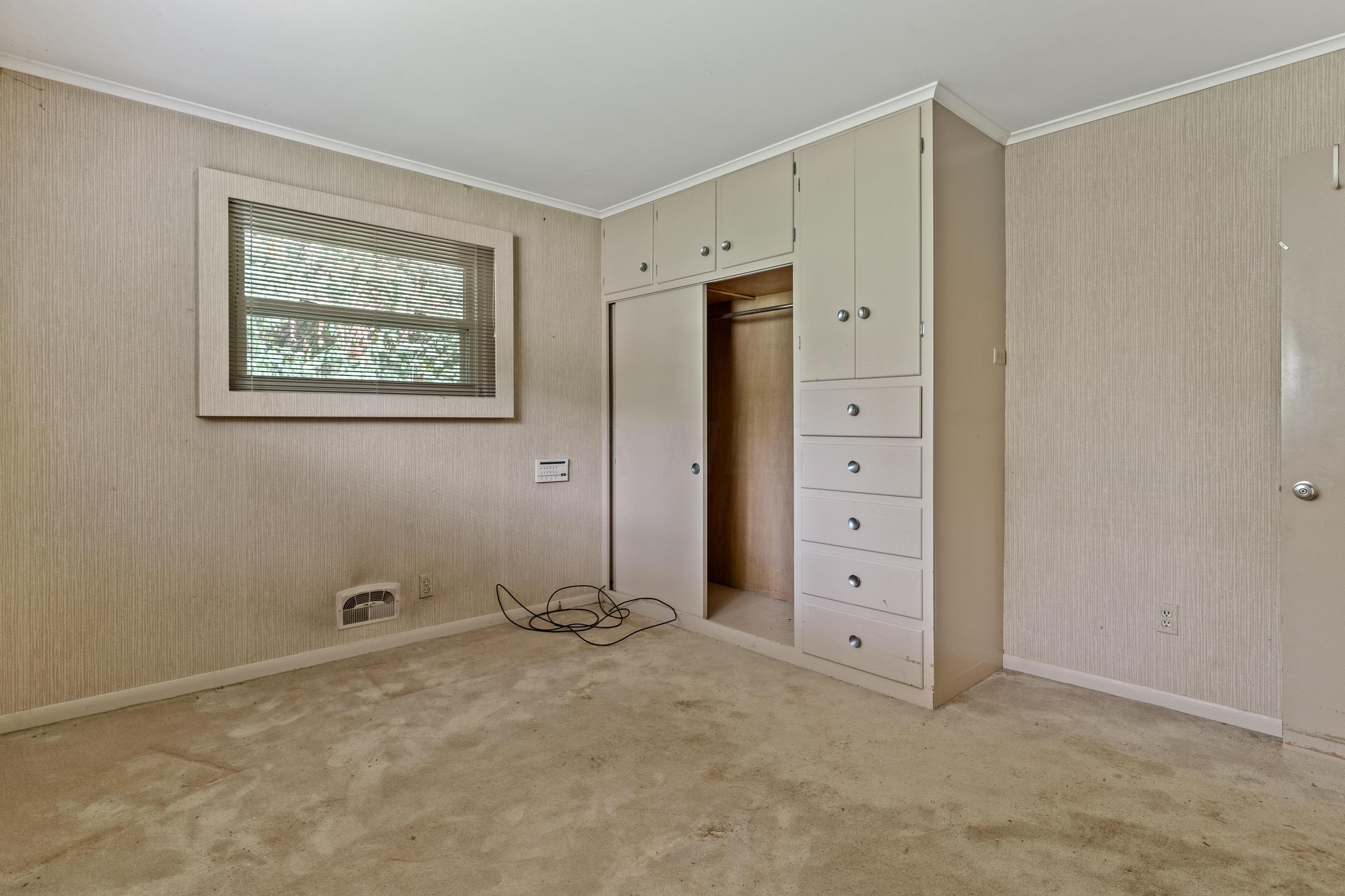 2857 Charing Road Columbus, OH 43221 - Photo 30 of 68