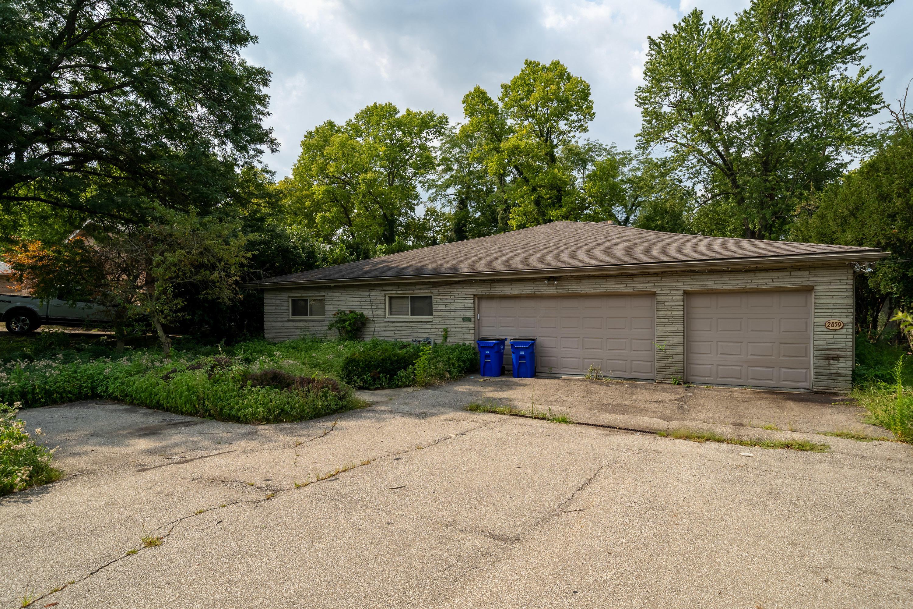 2857 Charing Road Columbus, OH 43221 - Photo 3 of 68