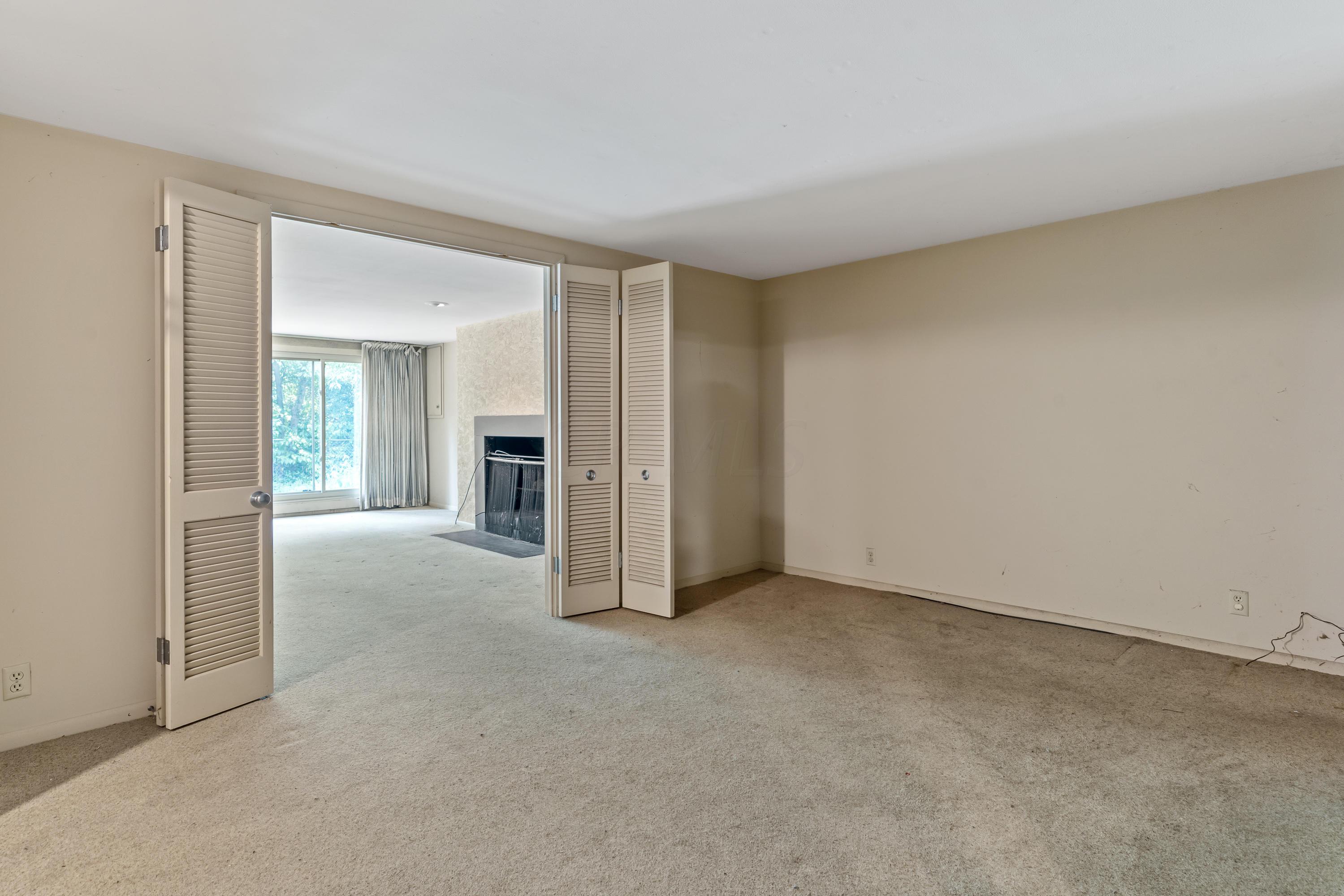 2857 Charing Road Columbus, OH 43221 - Photo 32 of 68