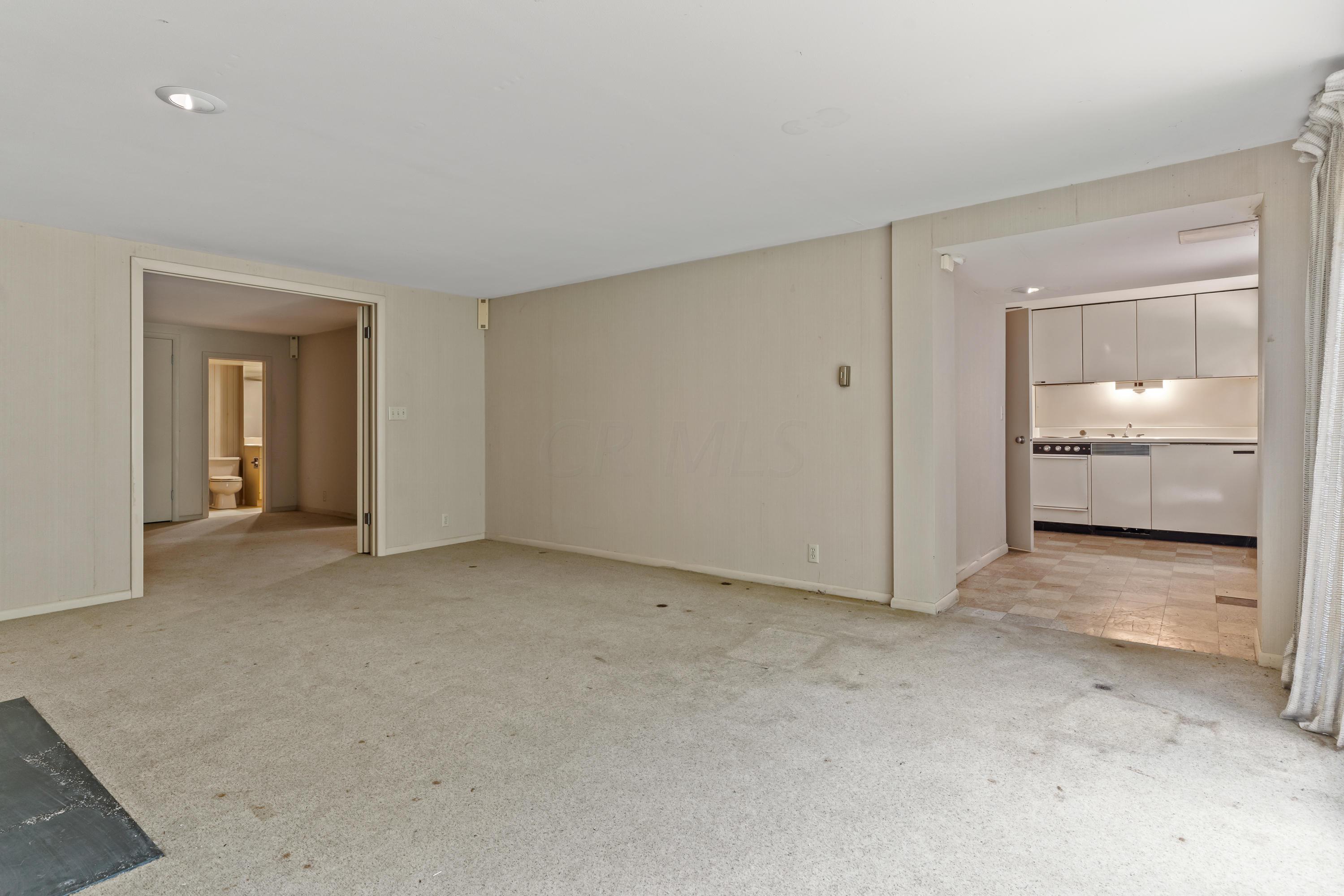 2857 Charing Road Columbus, OH 43221 - Photo 34 of 68