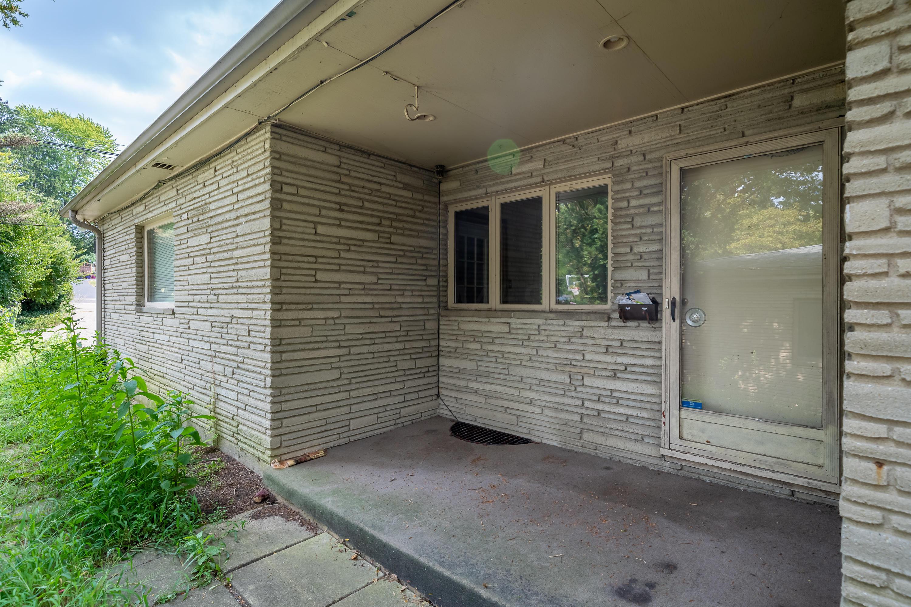 2857 Charing Road Columbus, OH 43221 - Photo 42 of 68