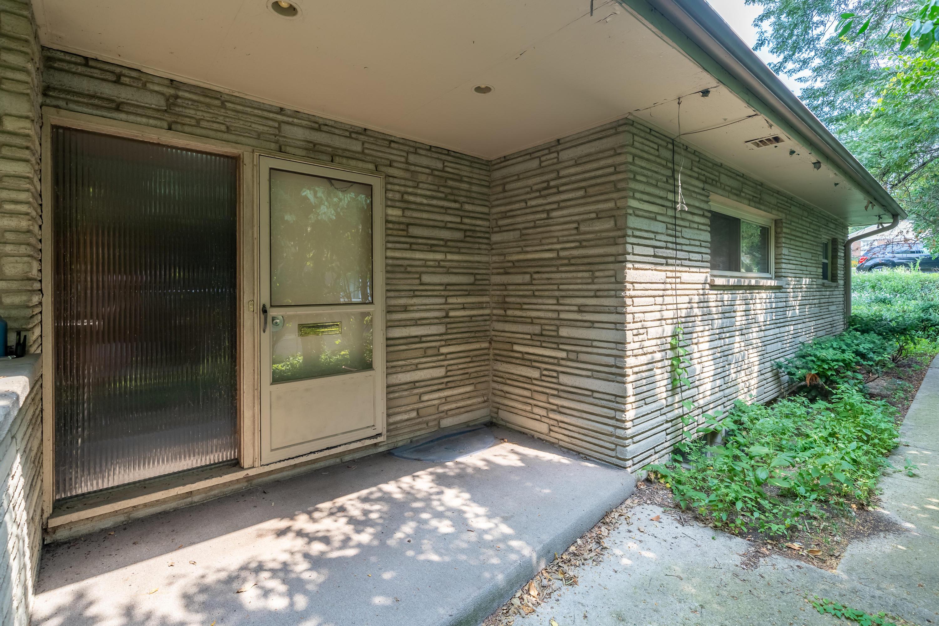 2857 Charing Road Columbus, OH 43221 - Photo 5 of 68