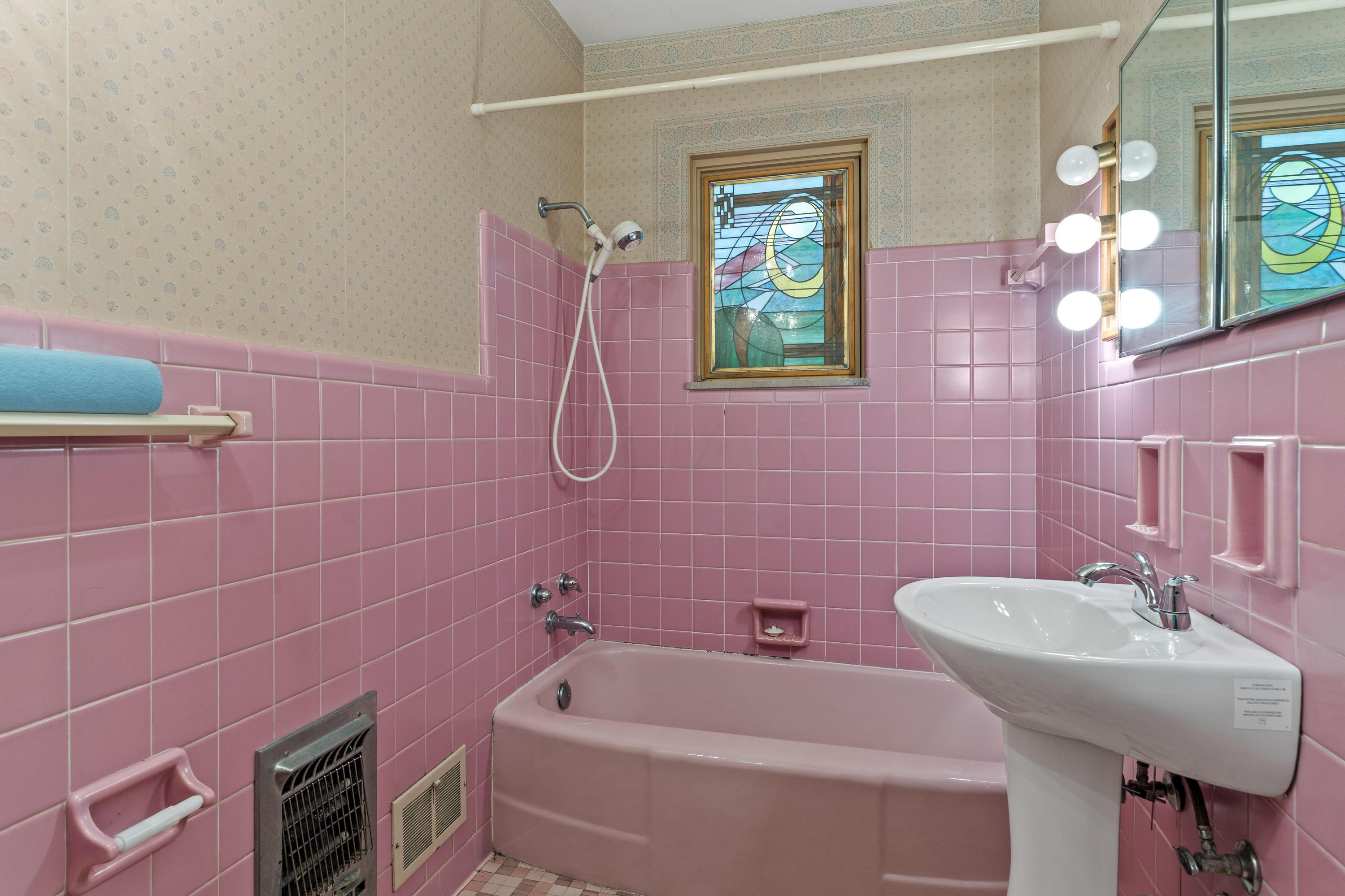 2857 Charing Road Columbus, OH 43221 - Photo 56 of 68