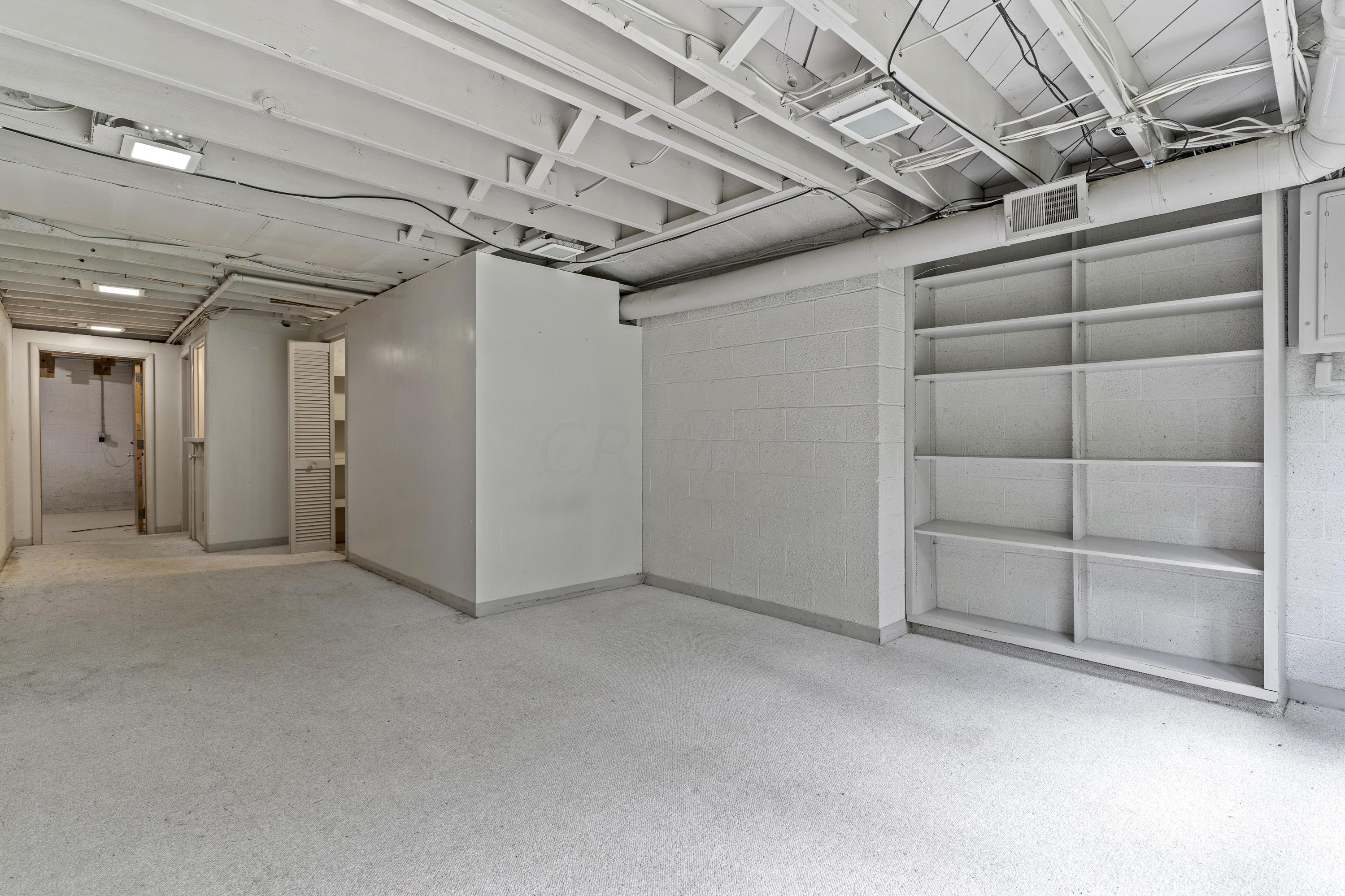 2857 Charing Road Columbus, OH 43221 - Photo 58 of 68