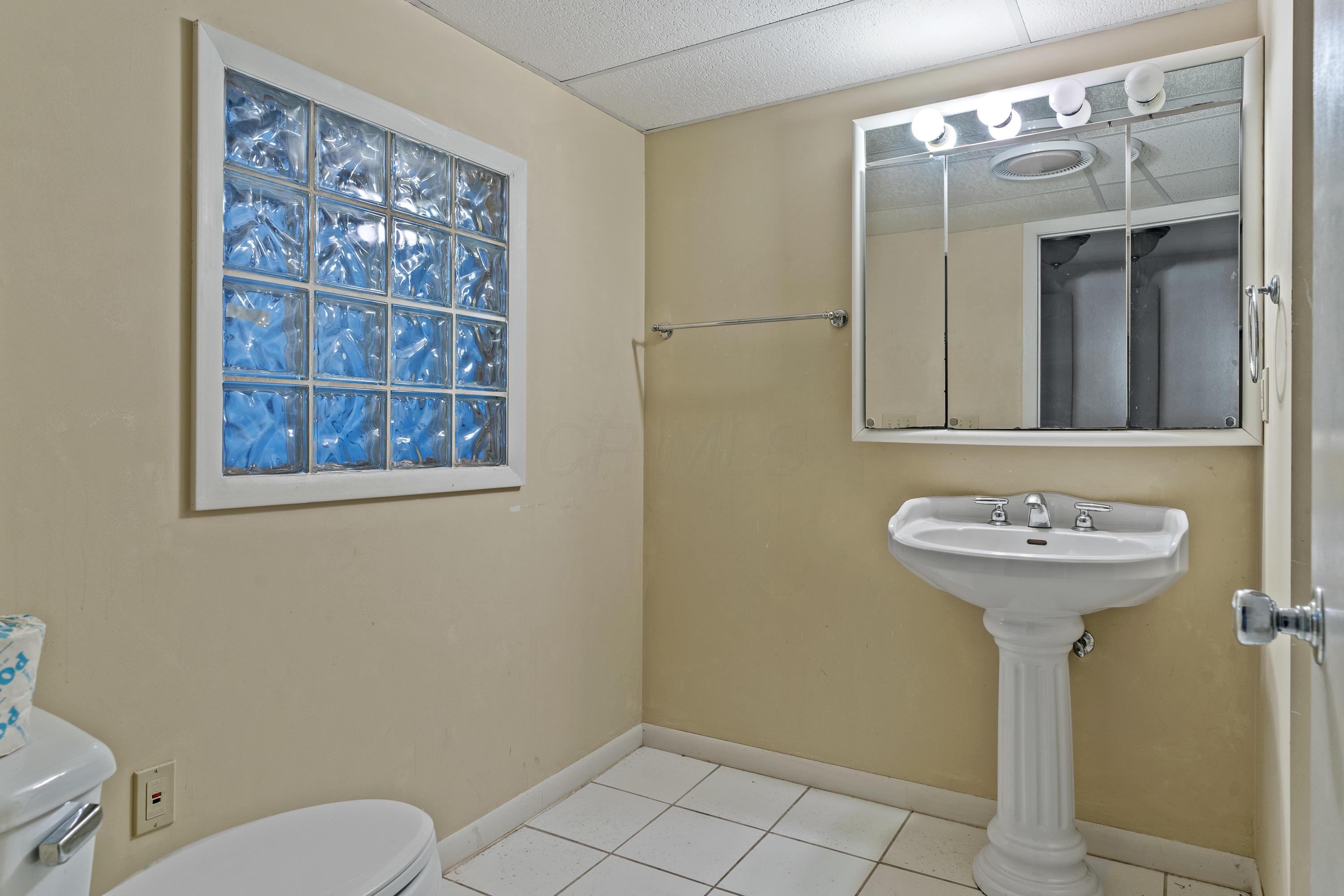 2857 Charing Road Columbus, OH 43221 - Photo 60 of 68