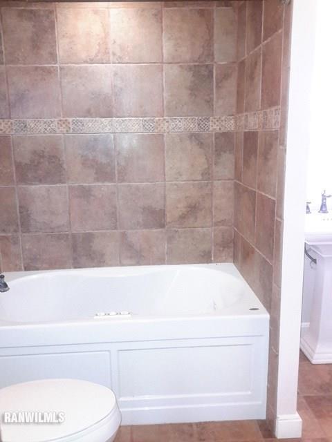 4422 Broadview Road Rockford, IL 61101 - Photo 12 of 25 a bathroom with a bathtub and a toilet