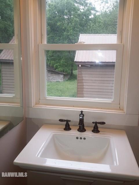 4422 Broadview Road Rockford, IL 61101 - Photo 10 of 25 a bathroom with a sink and a bathtub