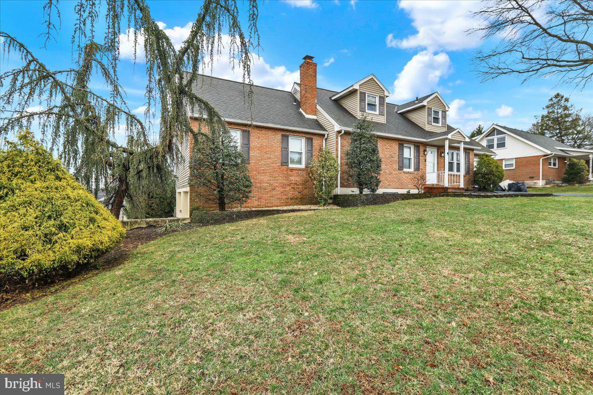 780 Corbit Drive Reading, PA 19607 - Photo 2 of 48