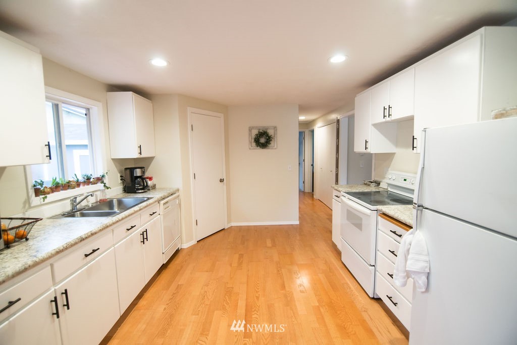 789 Southwest Chehalis Avenue Chehalis, WA 98532 - Photo 5 of 16 Gallery Image 5