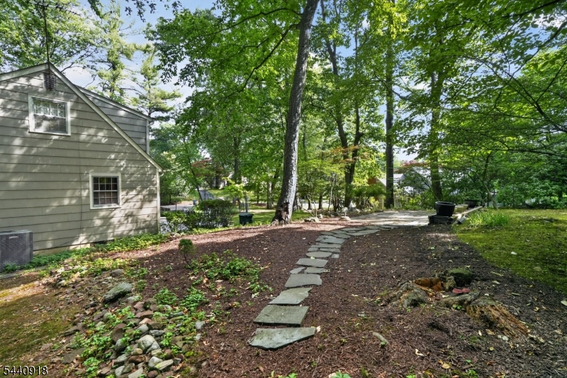 905 Charlotte Road Plainfield, NJ 07060 - Photo 29 of 44