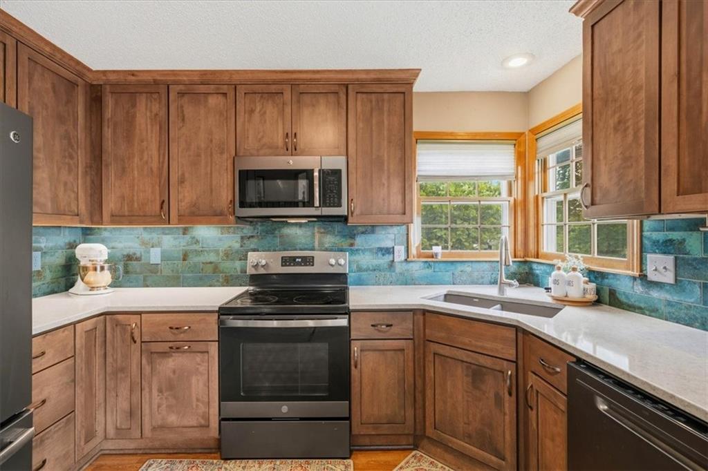 9411 West 47th Terrace Shawnee, KS 66203 - Photo 9 of 28