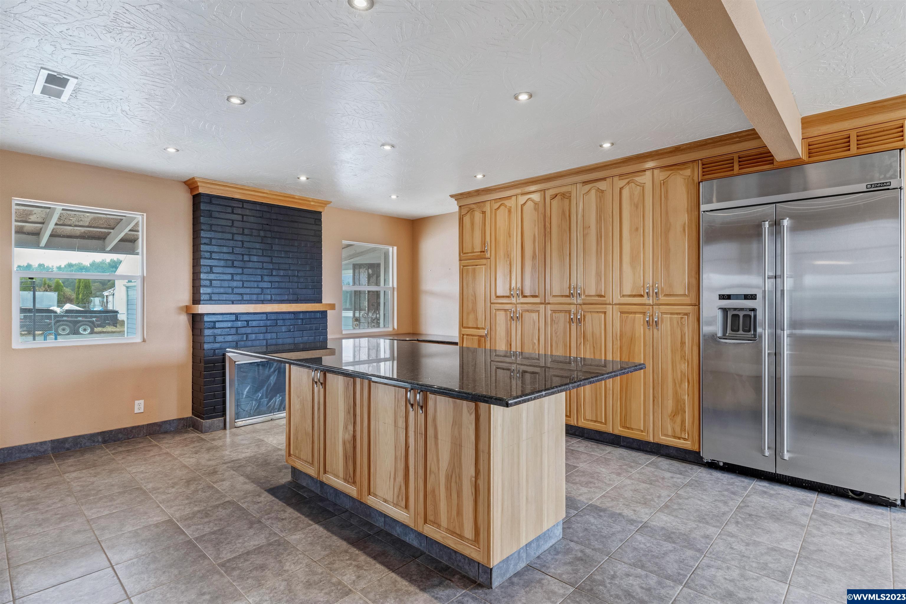 8285 Portland Road Northeast Salem, OR 97305 - Photo 12 of 37 Gallery Image 12
