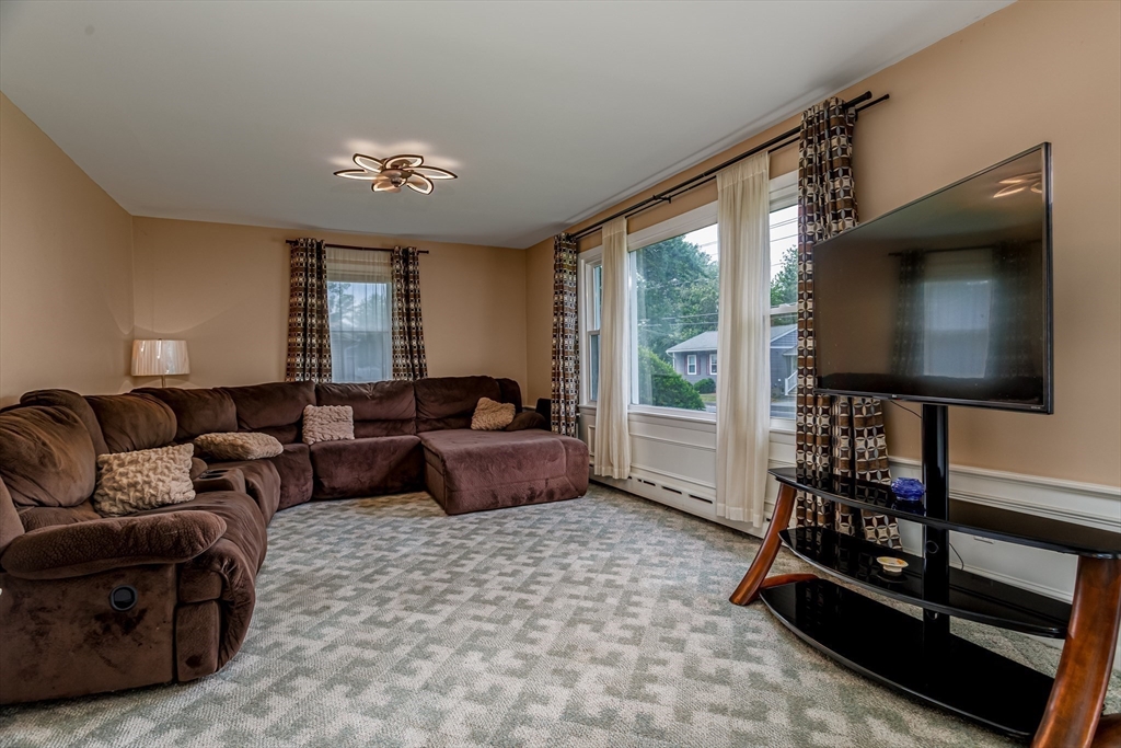 372 Franklin Road Fitchburg, MA 01420 - Photo 4 of 41