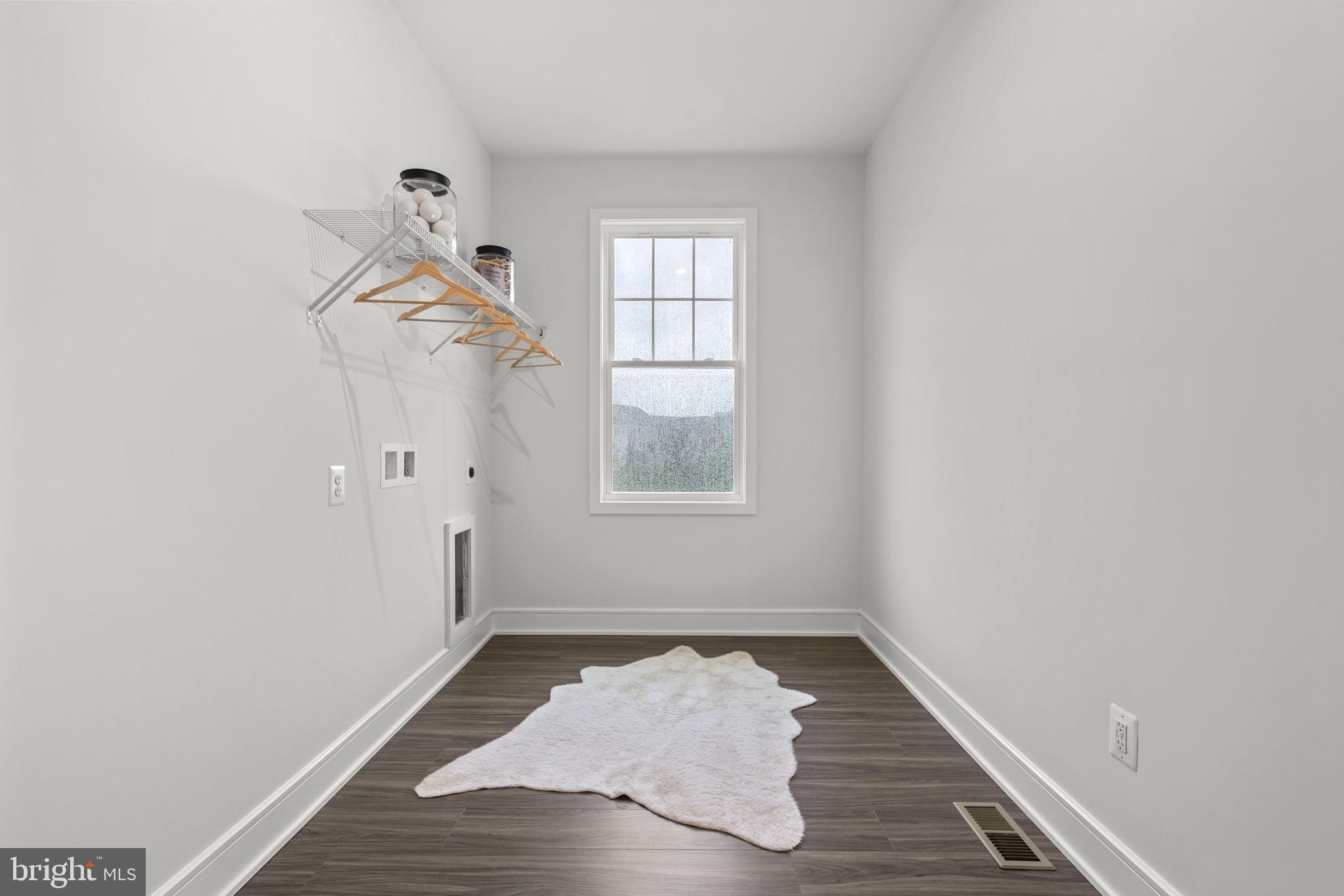 2611 Blue Rdg Avenue Marshall, VA 20115 - Photo 42 of 47 an empty room with a window