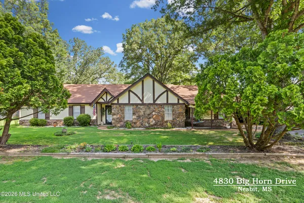 $299,900 | 4830 Big Horn Drive South, Nesbit, MS 38651