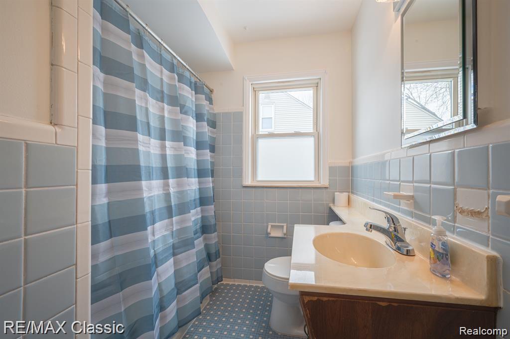 1691 Cambridge Road Berkley, MI 48072 - Photo 8 of 17 Gallery Image 8