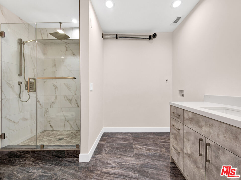 1325 Valley View Road, Unit 201 Glendale, CA 91202 - Photo 25 of 36