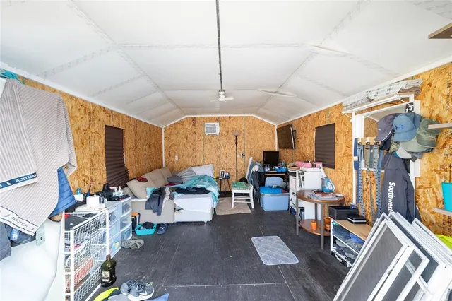 a view of a yard in front of the house