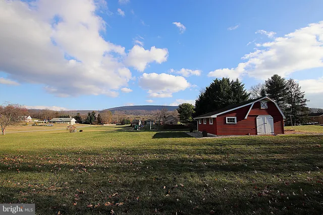 a view of big yard with a big yard
