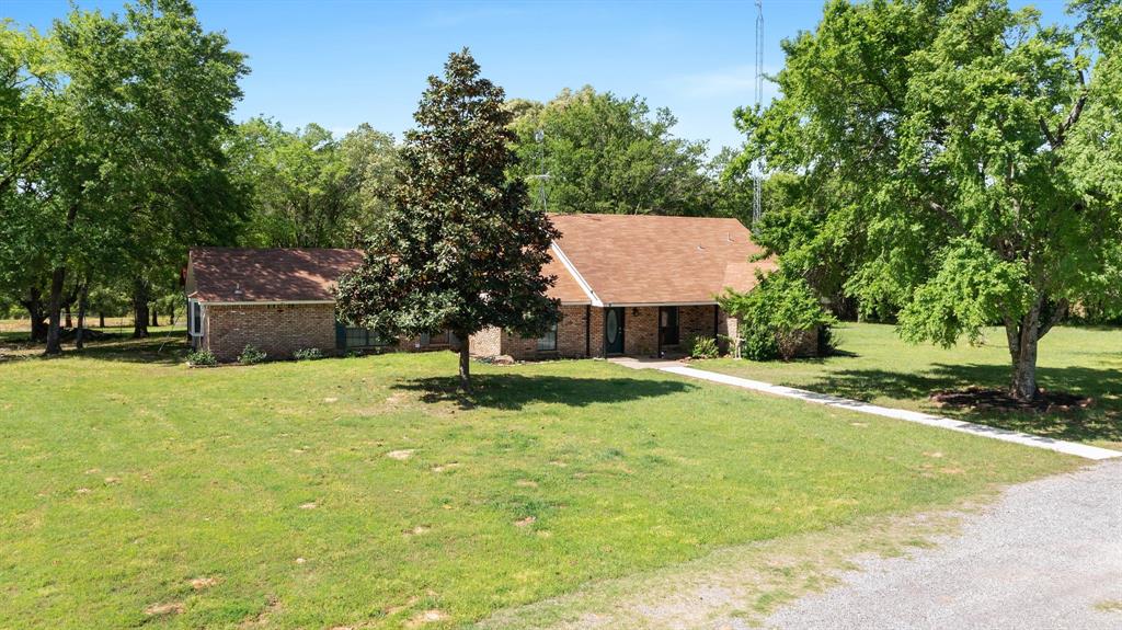 321 Vz County Road 2602 Wills Point, TX 75169 - Photo 8 of 39 Ranch-style house with a front lawn and brick siding