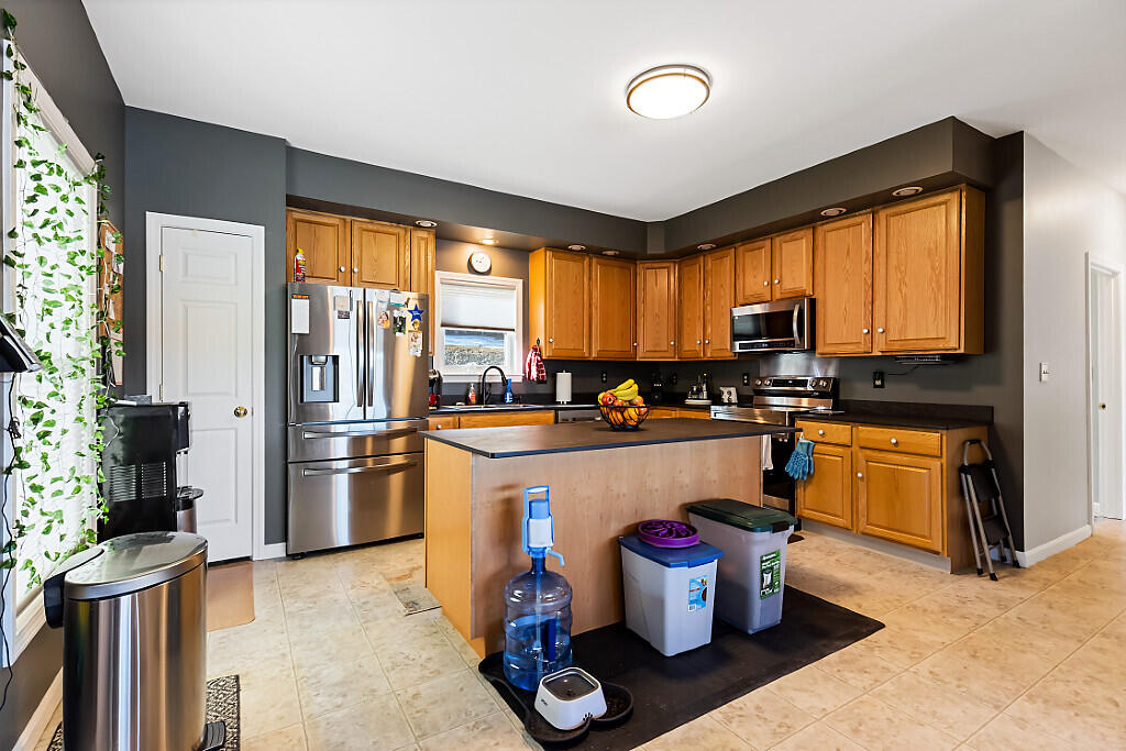 104 Cotta Lane St. Albans, ME 04971 - Photo 13 of 57 17_BP5A8584_DxO_mls