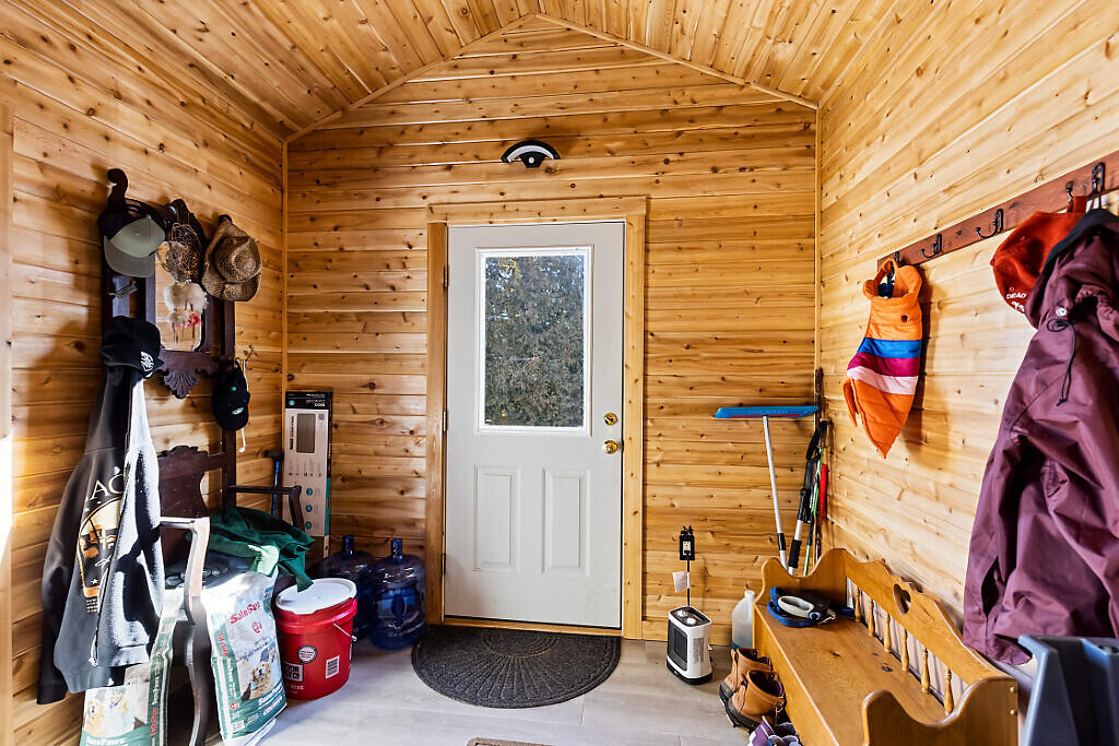 104 Cotta Lane St. Albans, ME 04971 - Photo 9 of 57 22_BP5A8599_DxO_mls