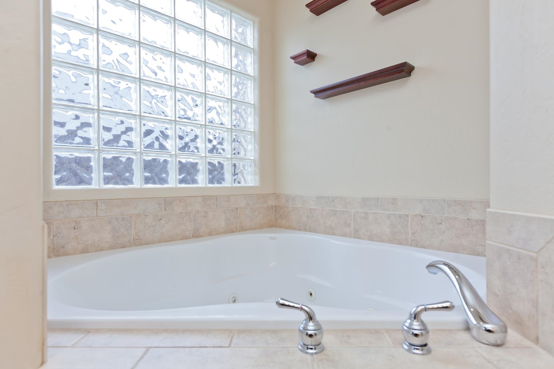 572 Amethyst Drive Fruita, CO 81521 - Photo 24 of 42 a bathroom with a bathtub