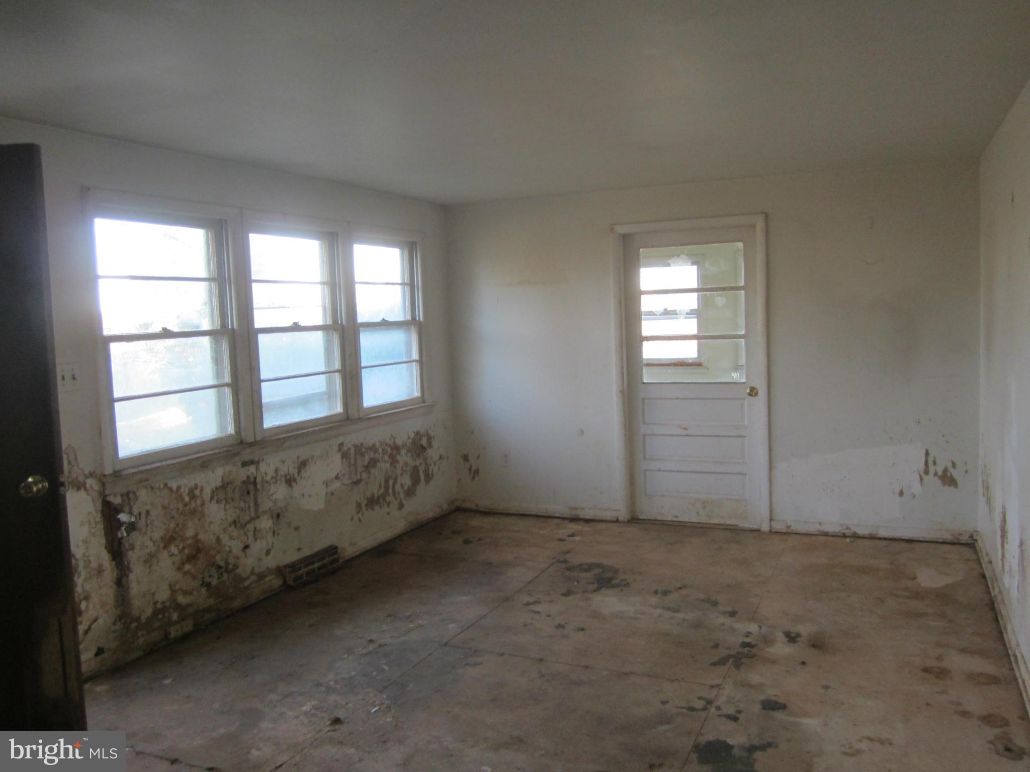 5990 Hallowing Point Road Prince Frederick, MD 20678 - Photo 2 of 19 Living Room