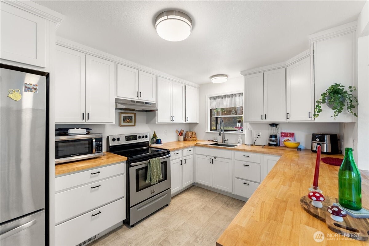 859 Southwest 132nd Street Burien, WA 98146 - Photo 8 of 37