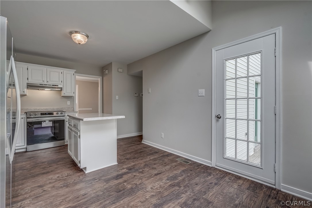 5300 Gatebridge Road Richmond, VA 23234 - Photo 15 of 45 New Stainless Steel Stove, Dishwasher, Exhaust fan