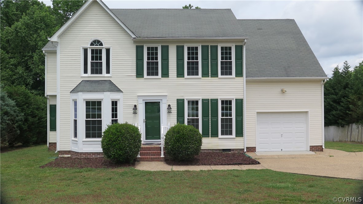 4 bedroom with 2 1/2 bathrooms, Vinyl siding for e