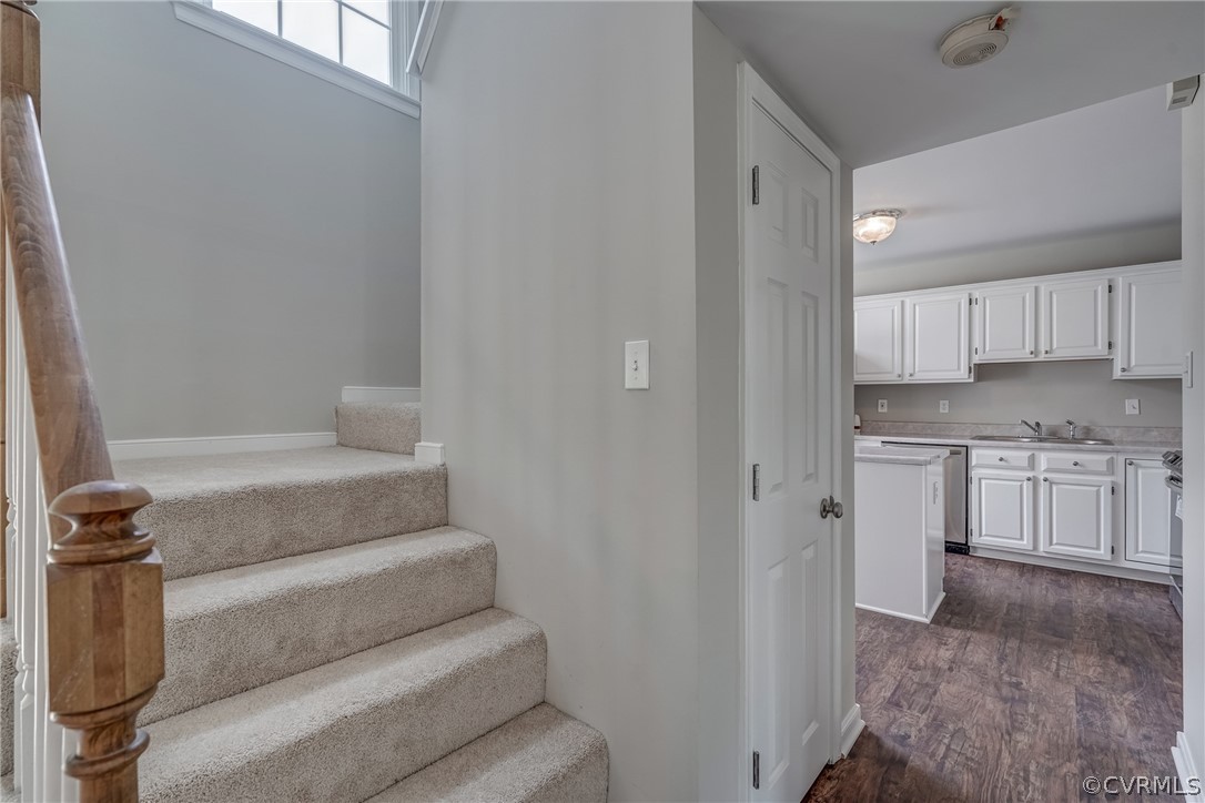 5300 Gatebridge Road Richmond, VA 23234 - Photo 23 of 45 New carpet on Stairs, Hallway and Bedrooms!!