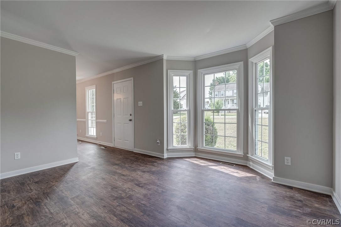 5300 Gatebridge Road Richmond, VA 23234 - Photo 8 of 45 Crown molding, Large new Bay style windows for ext