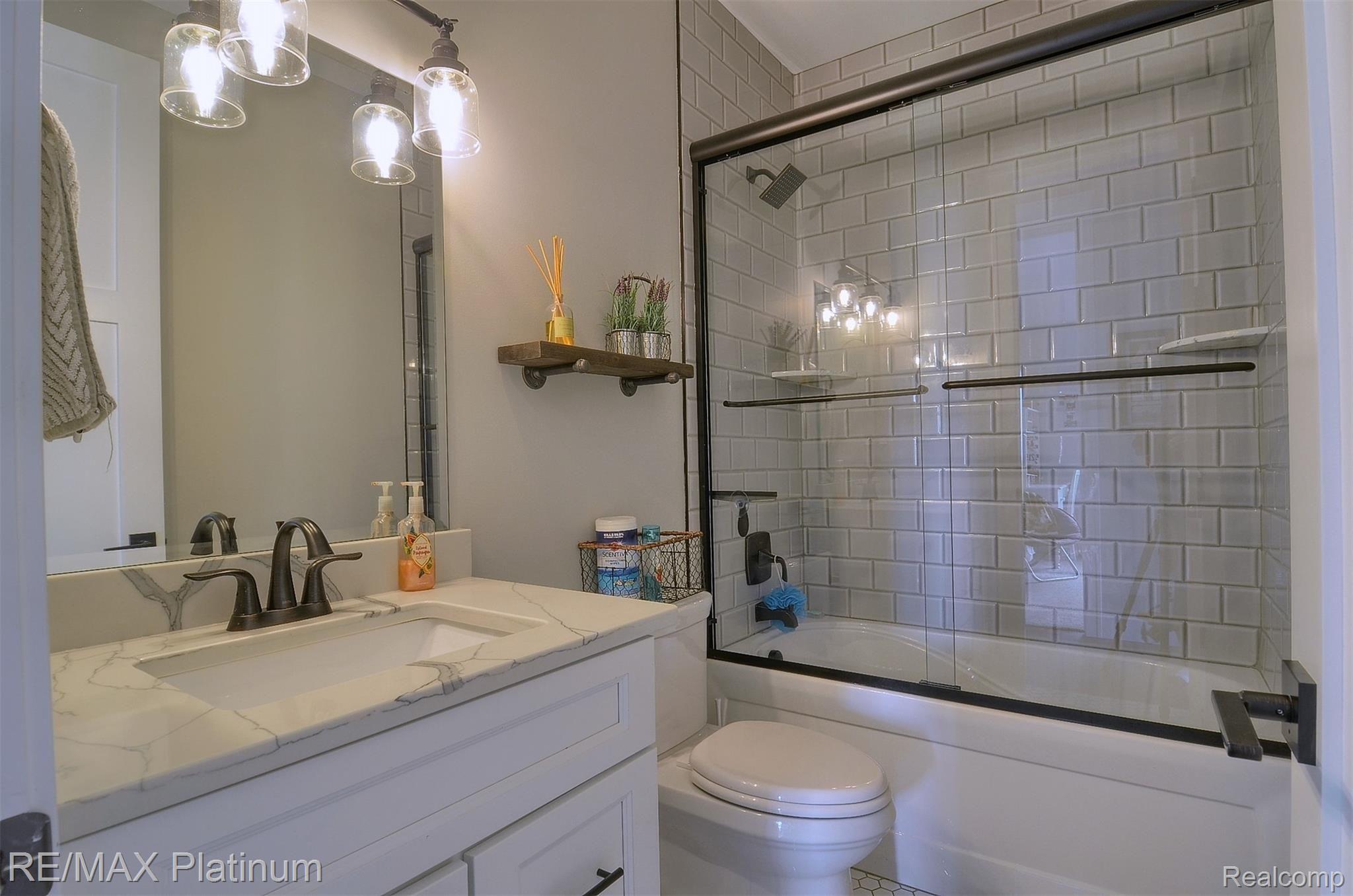 2800 Lannen Road Howell, MI 48855 - Photo 28 of 47 28-Bathroom.jpg