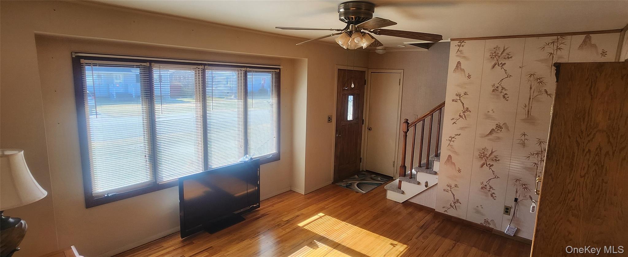 6 Bogardus Road Fishkill, NY 12524 - Photo 2 of 23 Entrance into Living Room